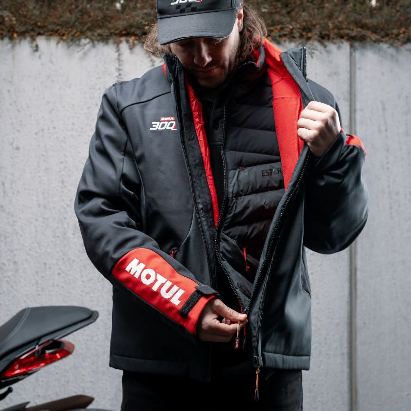 Motul 300V 5-in-1 Outer Softshell Jacket